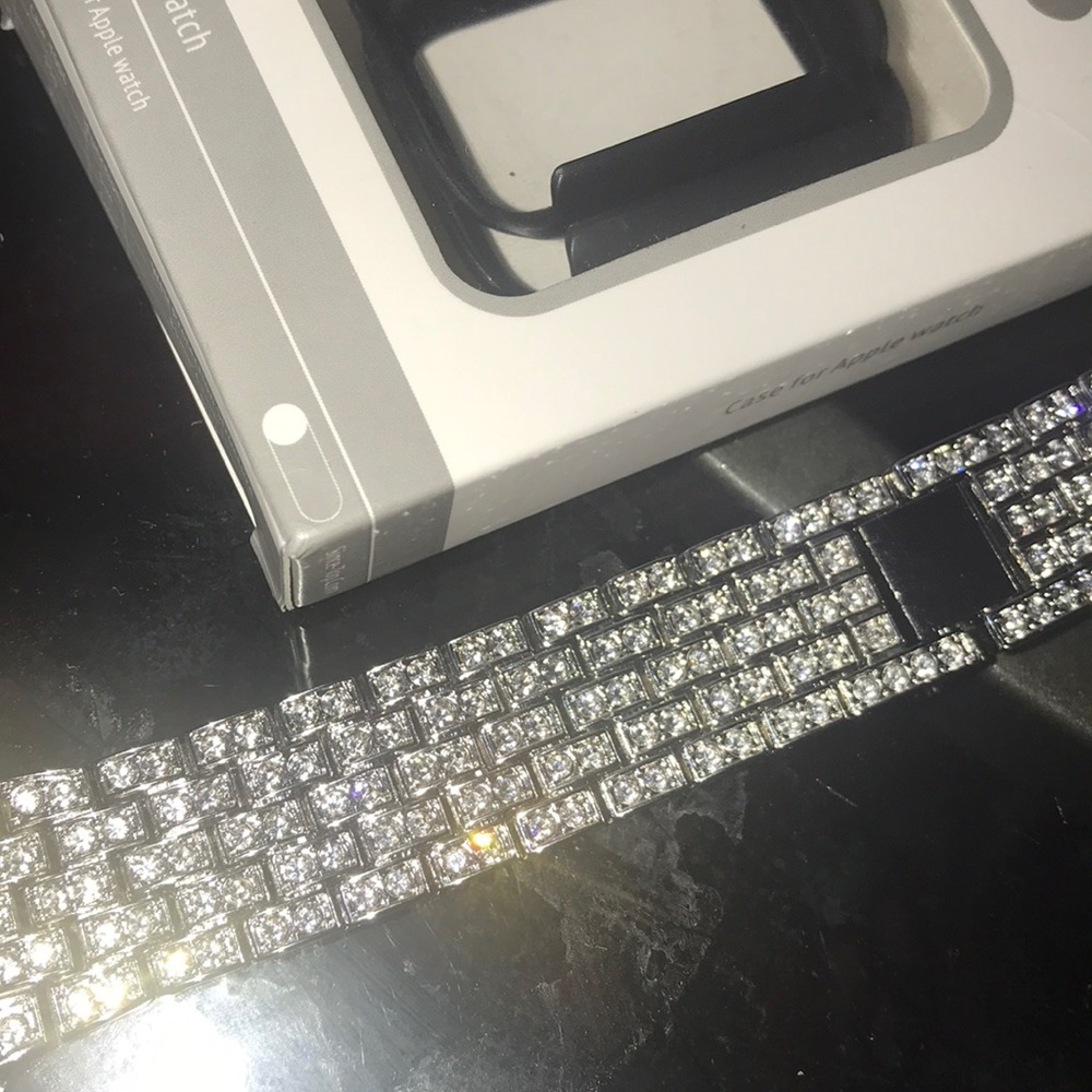 Apple watch case 40 mm and wrist diamond band